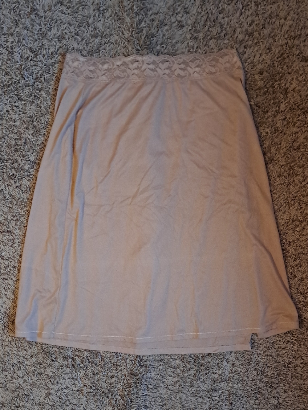 4/$15 🌻 Vassarette Size L Beige Lace-Trim Skirt Slip